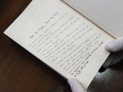 Encuentran poema desconocido de Borges