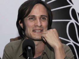 Gael García cuenta la historia de los inmigrantes