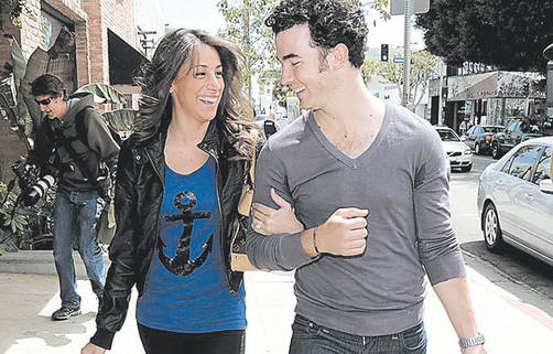 Foto: Kevin Jonas y Danielle Deleasa en Acción de Gracias