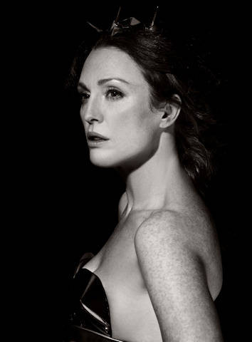 Julianne Moore una diosa en el Calendario Pirelli 2011
