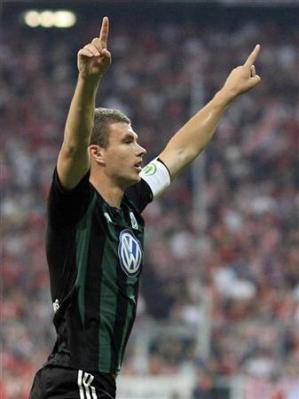 El Manchester City quiere a Dzeko para luchar por el título