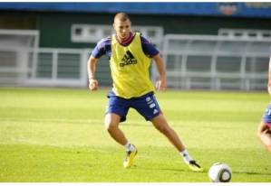 Benzema no podrá jugar por Francia contra Bielorrusia, se lesionó del tobillo derecho