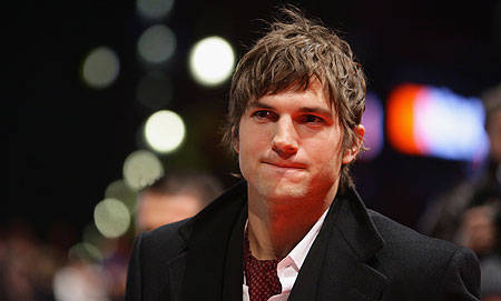 Ashton Kutcher molesto por publicaciones en Star Magazine
