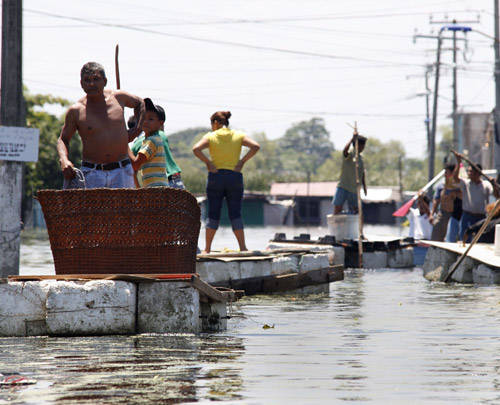 Sur de México afectado por torrenciales lluvias desde hace 2 semanas