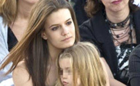 Carlota, hija deToni Cantó, es enterrada