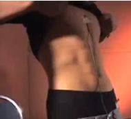 Justin Bieber muestra sus músculos cómo Taylor Lautner Justin Bieber muestra sus músculos cómo Taylor Lautner