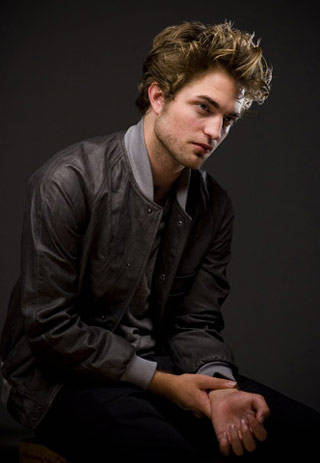 Robert Pattinson fue borracho a los premios Emmy