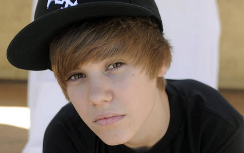 Sydney Dalton salta a la fama rompiendo posters de Justin Bieber