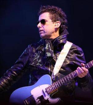 Andrés Calamaro desmiente rumores de su supuesta aventura con una modelo