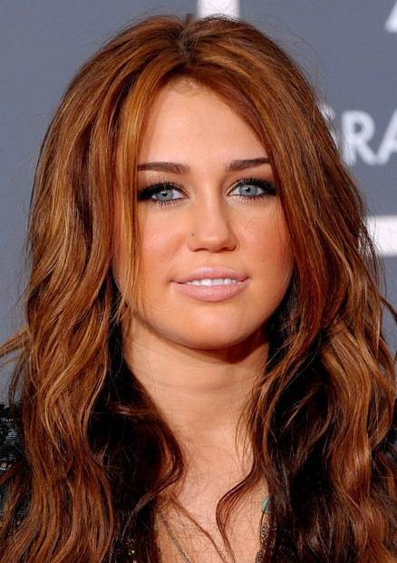 Miley Cyrus da su apoyo a lucha contra el cáncer
