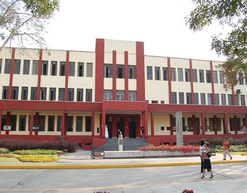 Conversatorio en la Universidad Nacional de Ingeniería