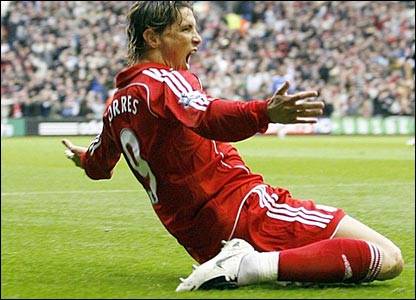 Fernando 'El Niño' Torres una vez más se lesiona, esta vez en el partido entre Liverpool y Blackpool