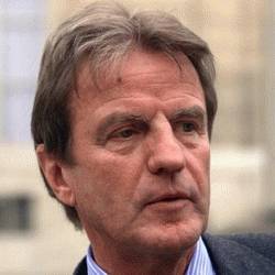 Francia: Bernard Kouchner presentó su dimisión al presidente Nicolas Sarkozy