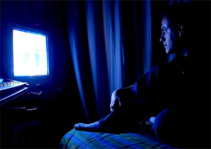 Ver la tele más de dos horas al día incrementa el riesgo de problemas psicológicos
