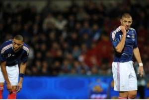 Benzema molesto por las pifias luego del partido entre Francia y Luxemburgo (2-0)