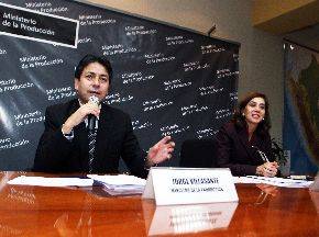 Ministro de la Producción Jorge Villasante debería manejar mejor las cifras