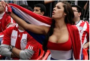 Larissa Riquelme vuelve a la carga