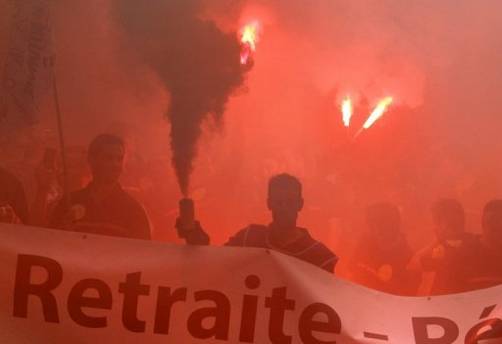 Francia corre peligro de ser paralizada por protestas, bloqueos de carreteras y falta de gasolina