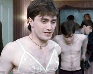 Daniel Radcliffe usa prendas femeninas
