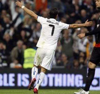 La maquina del Real Madrid en marcha, el Santander encajó un 6 - 1