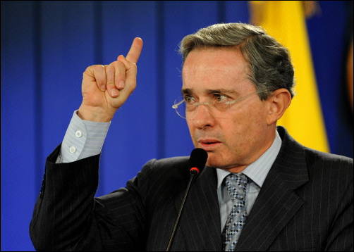 Colombia: Presentan querella judicial en España contra Alvaro Uribe