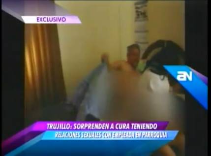 Trujillo: Esposo sorprende a su mujer teniendo relaciones con cura en parroquia