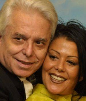 Padre de Alejandra Guzmán se burla de homosexualidad de Ricky Martín