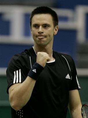 Torneo de Bercy: El sueco Soderling frustró la alegría francesa derrotando a Gael Monfis