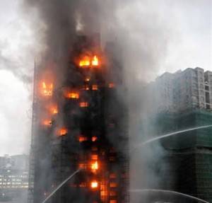 China: 42 personas mueren en incendio de un rascacielos