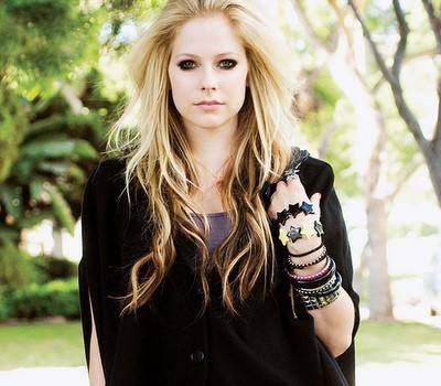 Avril Lavigne alista su cuarto disco