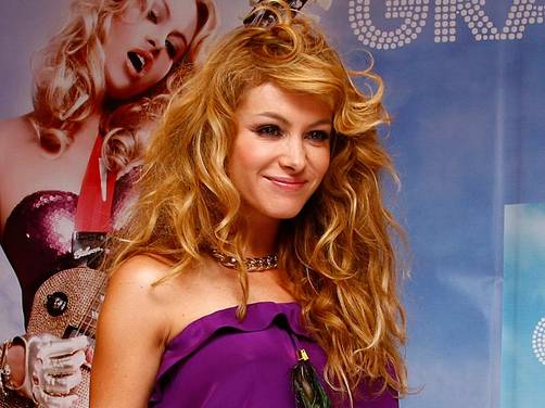 Paulina Rubio dio a luz por cesárea