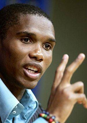 Fútbol: Sanción ejemplar contra Samuel Eto'o a causa de agresión 'a lo Zidane'