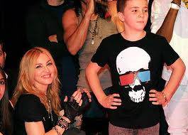 Hijo de Madonna impacta con break dance