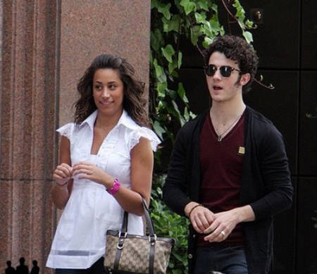 Kevin Jonas y Danielle Deleasa siguen muy enamorados