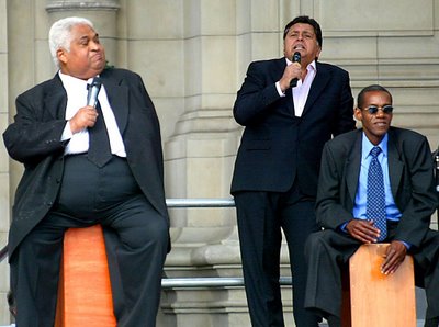 Lamentable utilizaciòn del sepelio de Arturo 'Zambo' Cavero Lamentable utilizaciòn del sepelio de Arturo 'Zambo' Cavero