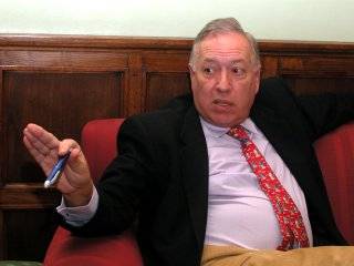 RFI entrevista a eurodiputado José García Margallo sobre la delicada situación  del Euro