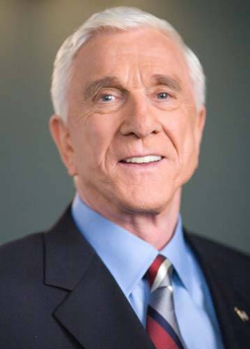 Actor de Hollywood Leslie Nielsen falleció a los 84 años de edad