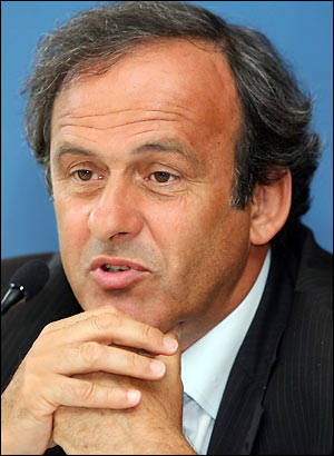 Platini: Xavi ha sido el mejor este año 2010