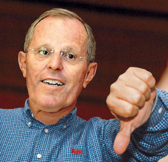 Kuczynski oculta que abjuró la nacionalidad peruana por lo menos desde 1982