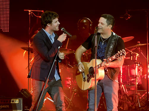 Alejandro Sanz y Dani Martín son premiados por los 40 Principales