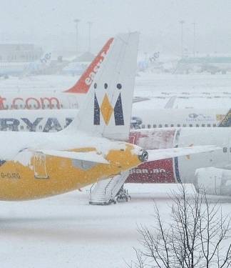 Clima en Europa: La nieve continúa paralizando aeropuertos y carreteras