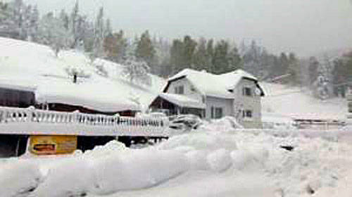 Europa: Las intensas nevadas que caen desde el sábado en continuan perturbando el transporte aéreo y terrestre Europa: Las intensas nevadas que caen desde el sábado en continuan perturbando el transporte aéreo y terrestre
