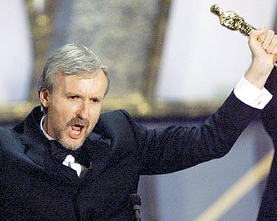 Hollywood vive una crisis, según el director James Cameron.