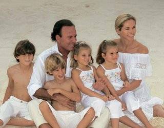 Julio Iglesias celebró su primera Navidad como casado con Miranda en Punta Cana