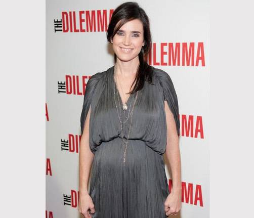 Jennifer Connelly luce embarazo en presentación de 'The Dilemma'