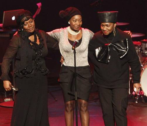 Bobby Farrel es despedido con funeral musical