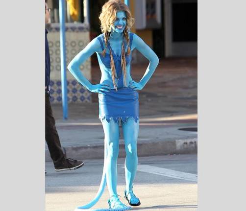 Actriz de 90210 se disfraza de Avatar