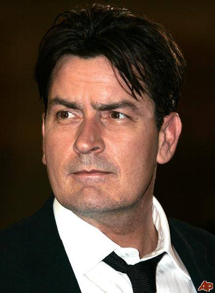 Charlie Sheen recibe el apoyo de la CBS