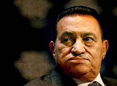 Egipto: Hosni Mubarak pidió la renuncia de su gobierno, pero se aferra a la presidencia