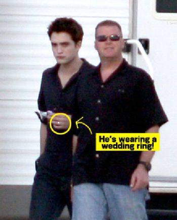 Robert Pattinson usa aro de matrimonio ¿Se casó con Kristen Stewart?